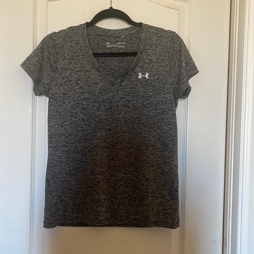Under armor T-shirt workout gray in a small